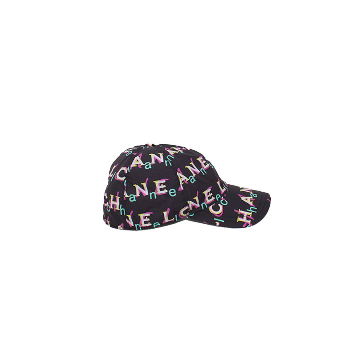 Gorra Chanel negra con letras en colores