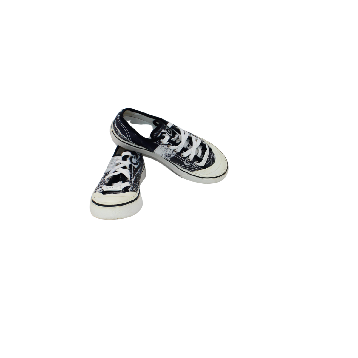 Chanel signature logo sneakers	38