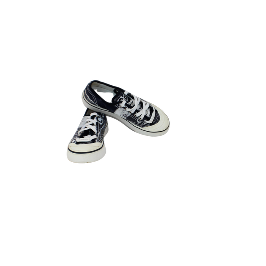 Chanel signature logo sneakers	38