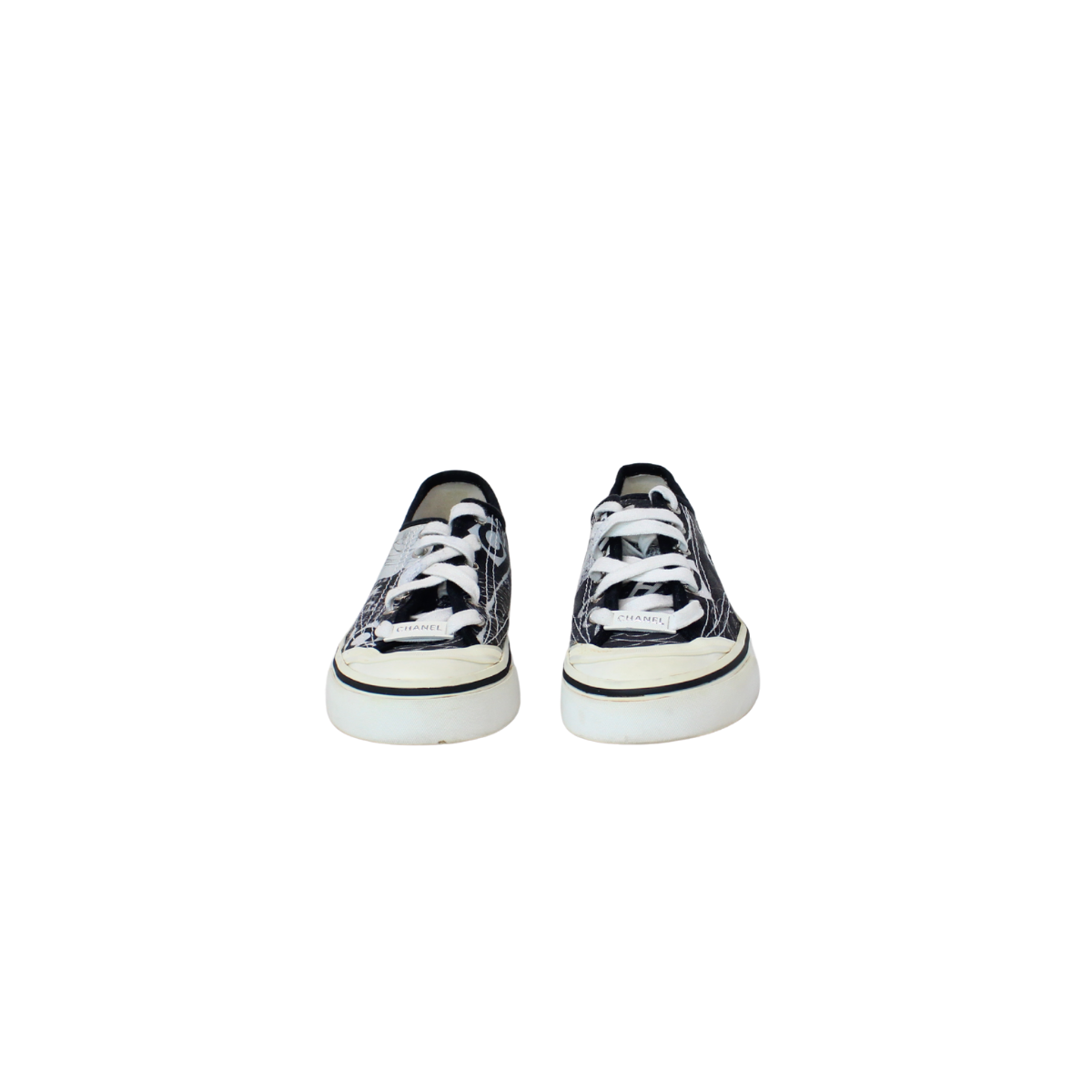 Chanel signature logo sneakers	38