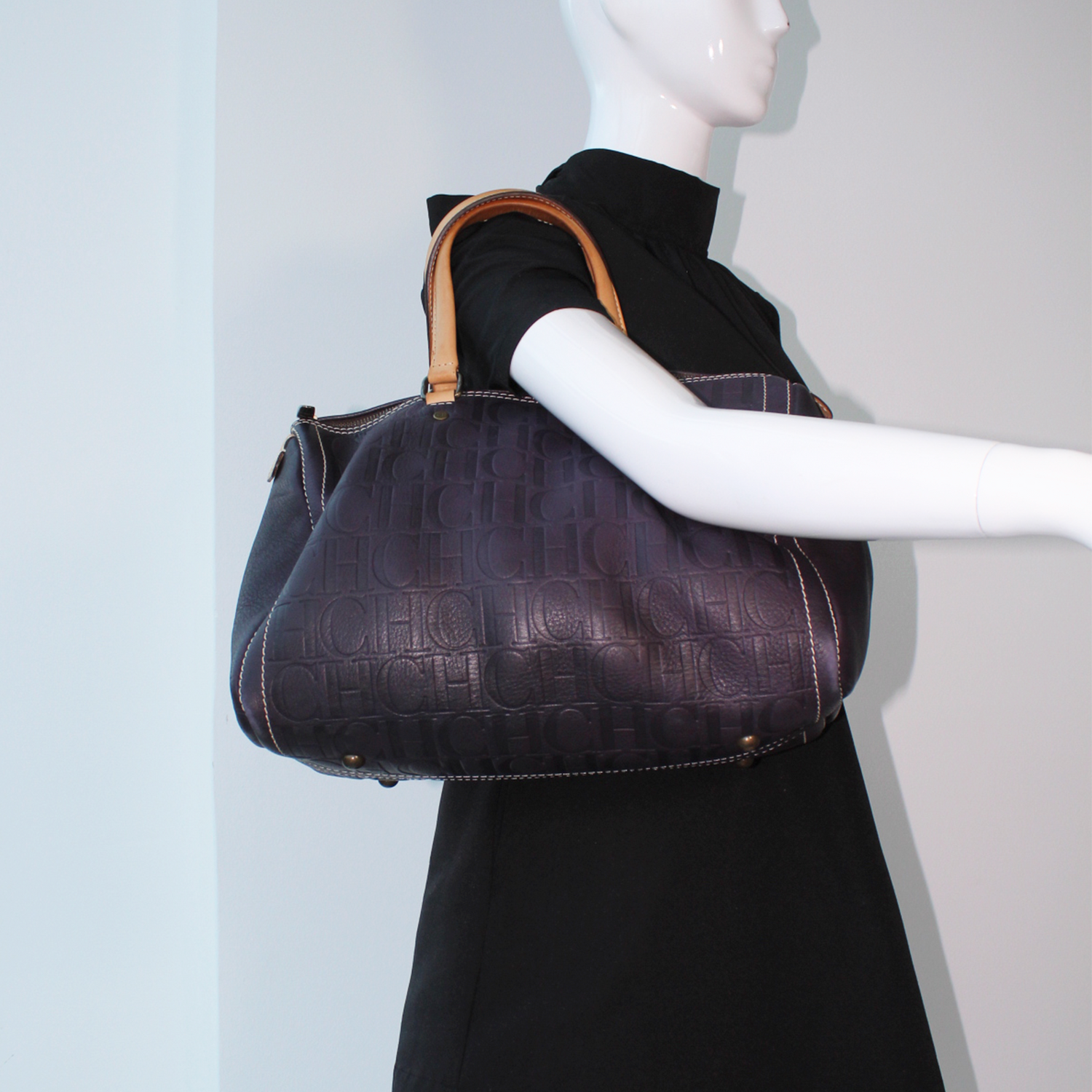 Carolina Herrera Andy Handbag with dustbag – UrbanaWay